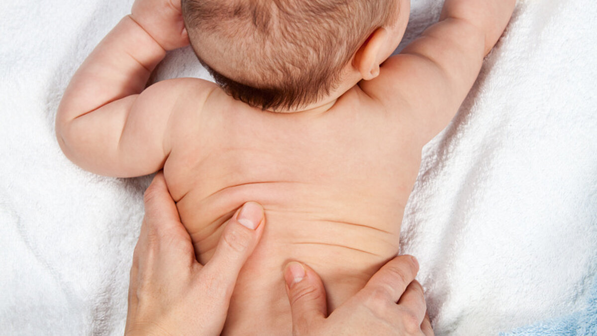 Bewegungsspiele und Babymassage